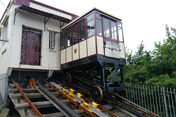 A car of the Babbacombe Cliff Railway beside its station